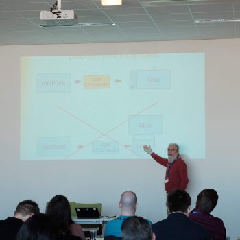 Foto: Peter Gietzt giving a presentation about midPoint and Gluu at TIIME