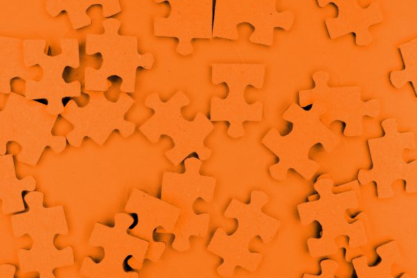 Stockphoto: orangene Puzzleteile